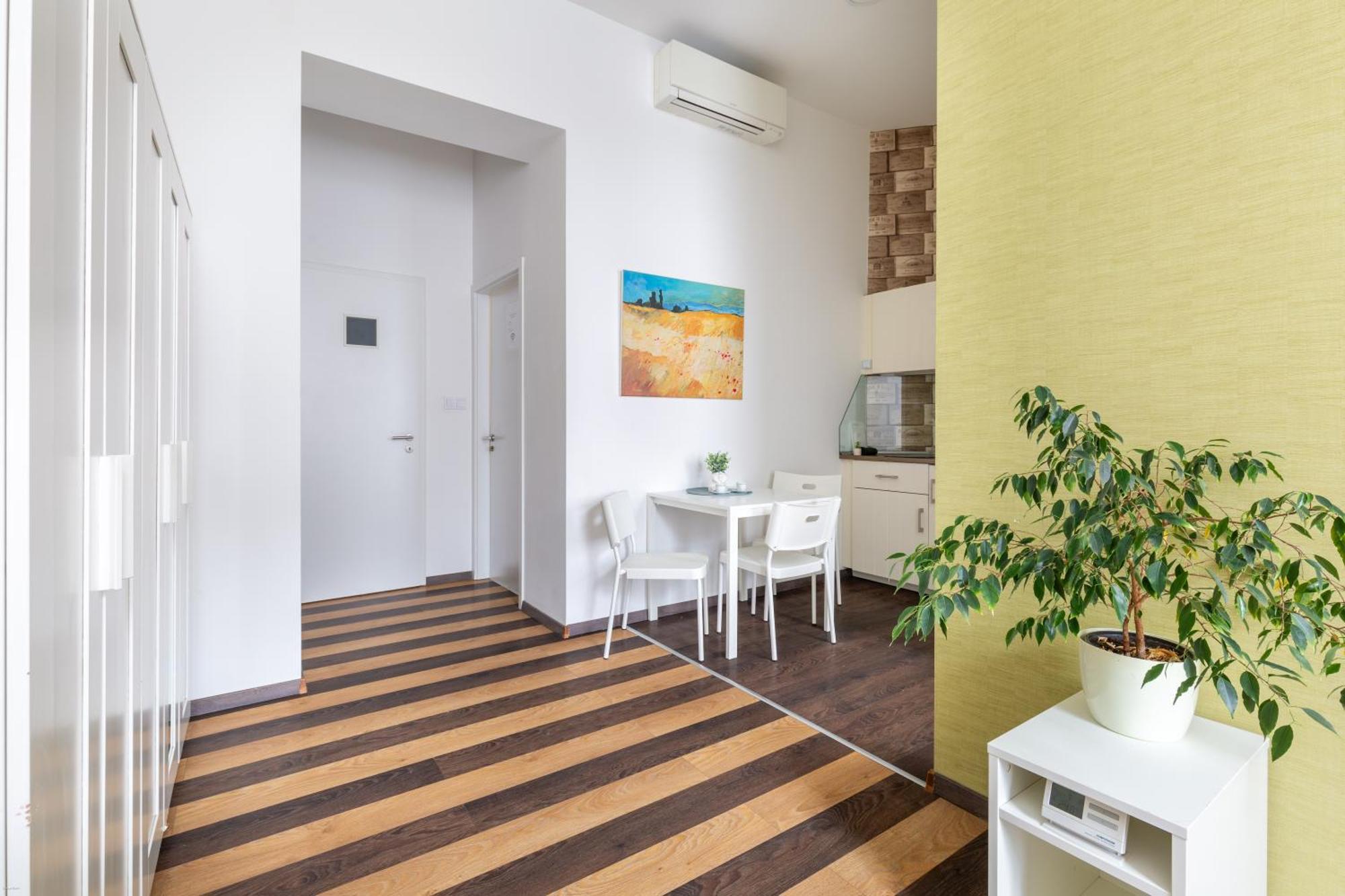 Gde Wesselenyi Triple Apartment